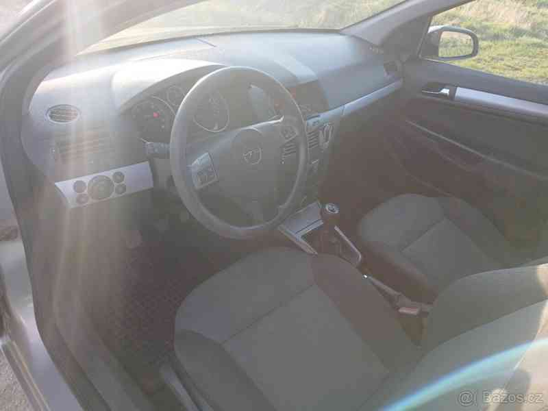 Opel Astra 1,6   16V - foto 10