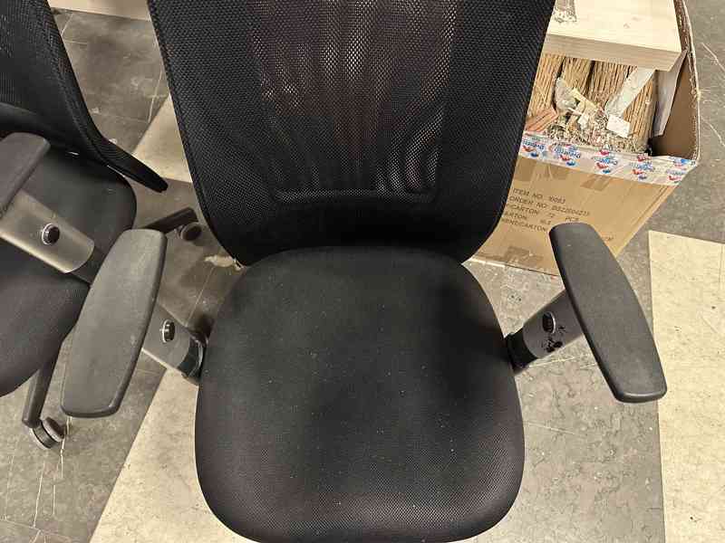 !Výprodej kanceláře – Kancelářská židle - 3 ks za 2000 Kč  - foto 2
