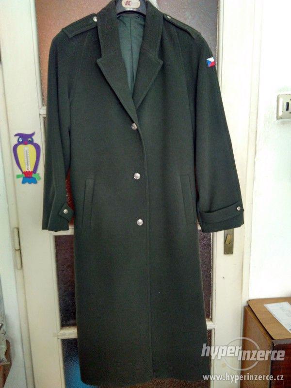 Vojenský zimní kabát se stříbrnými knoflíčky 176/84-88 - foto 1