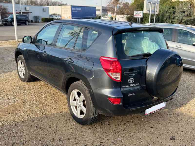 Toyota RAV 4 2,0i Sol 4x4 benzín 112kw - foto 4