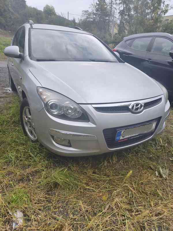 Hyundai i30 1,6 93 kW COMBI (CW) - foto 1