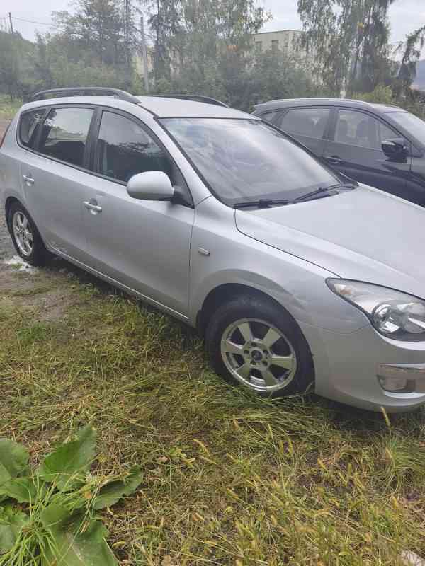 Hyundai i30 1,6 93 kW COMBI (CW) - foto 11