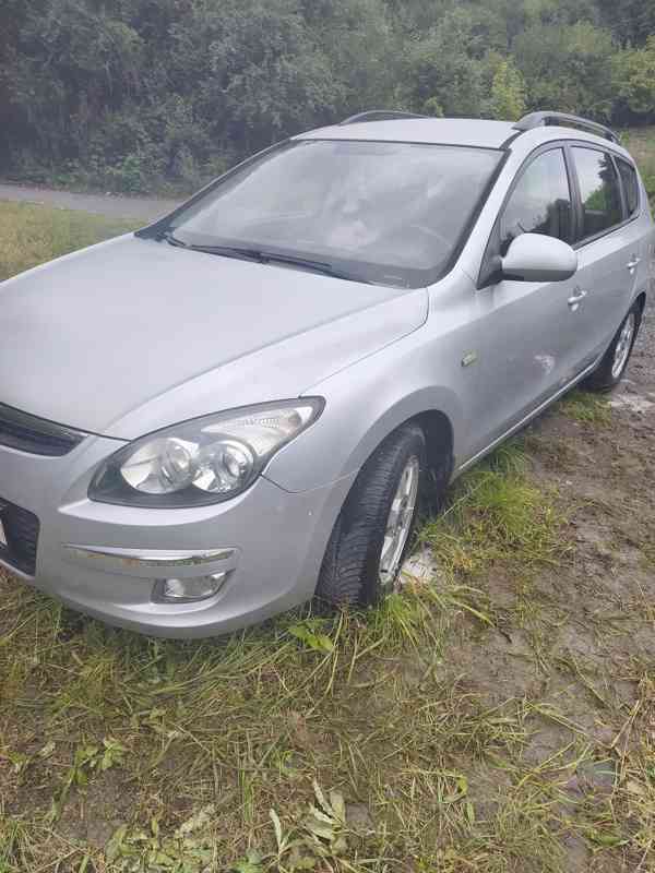 Hyundai i30 1,6 93 kW COMBI (CW) - foto 3