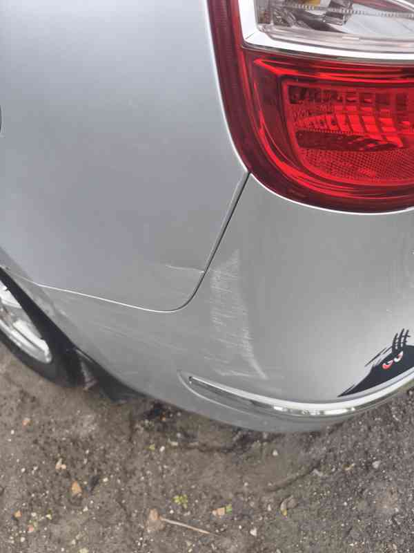 Hyundai i30 1,6 93 kW COMBI (CW) - foto 7