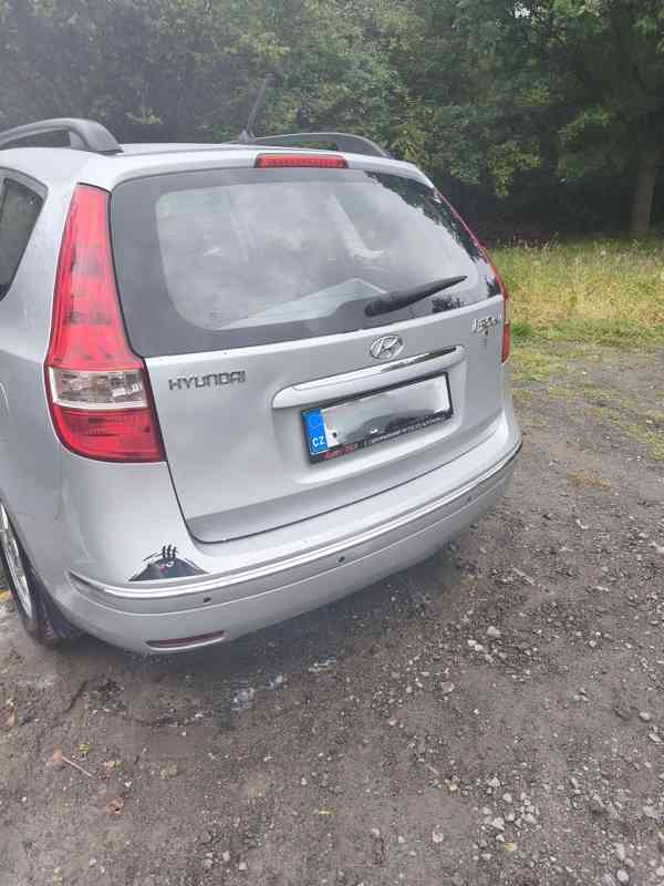 Hyundai i30 1,6 93 kW COMBI (CW) - foto 8