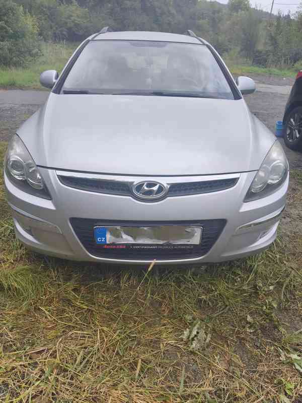 Hyundai i30 1,6 93 kW COMBI (CW) - foto 2