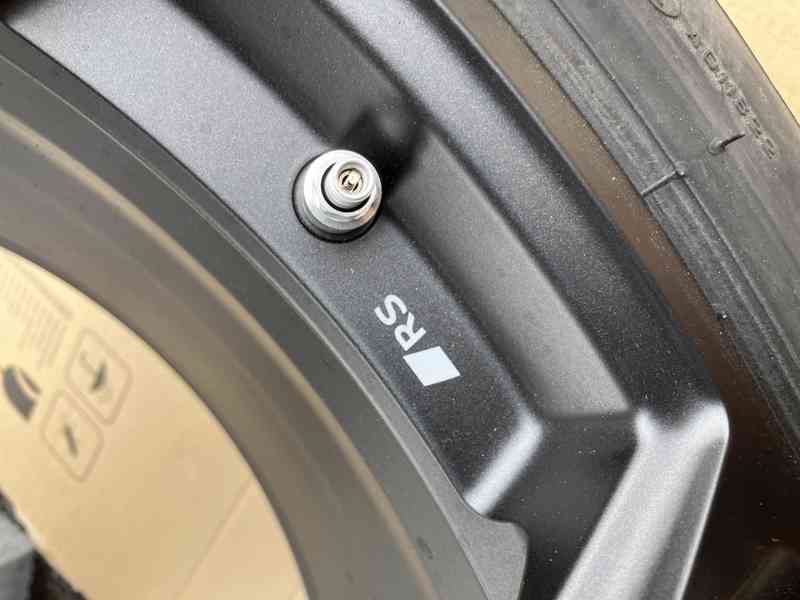 4M8601025CM alu kolo kola r23 rsq8 sq8 - foto 4