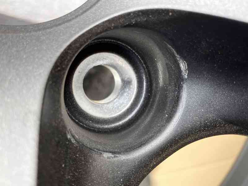 4M8601025CM alu kolo kola r23 rsq8 sq8 - foto 12