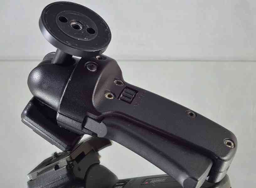 Stativová hlava: Manfrotto 322RC2 **Kulová hlava s rukojetí - foto 3