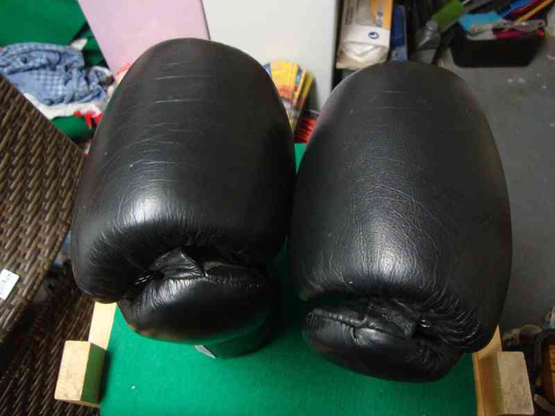 Rukavice kvalitní SUPER PRO Box Kickbox Muay Thai 16OZ - foto 9