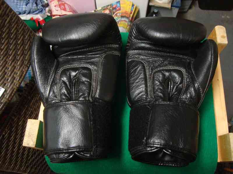 Rukavice kvalitní SUPER PRO Box Kickbox Muay Thai 16OZ - foto 7