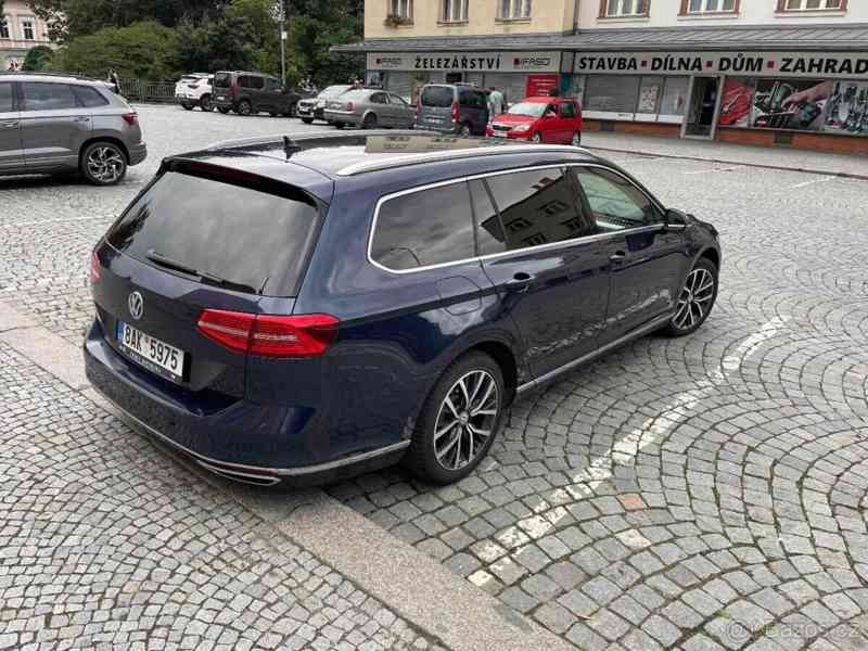 Volkswagen Passat 2,0   TDI 140 KW | 2017 | TOP STAV | - foto 17