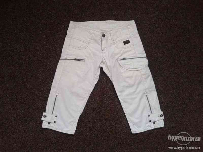 Bílé tříčtvrteční kalhoty - velikost S - foto 1