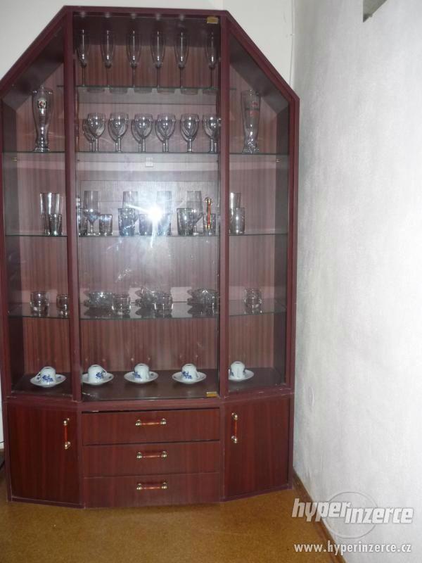 prodej skleněné vitríny - foto 1