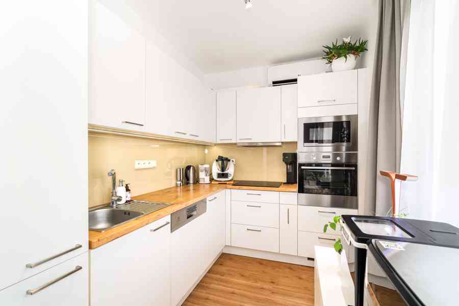 Prodej plně klimatizovaného bytu 2+kk po renovaci - foto 7