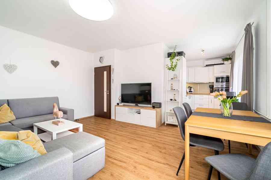 Prodej plně klimatizovaného bytu 2+kk po renovaci - foto 6