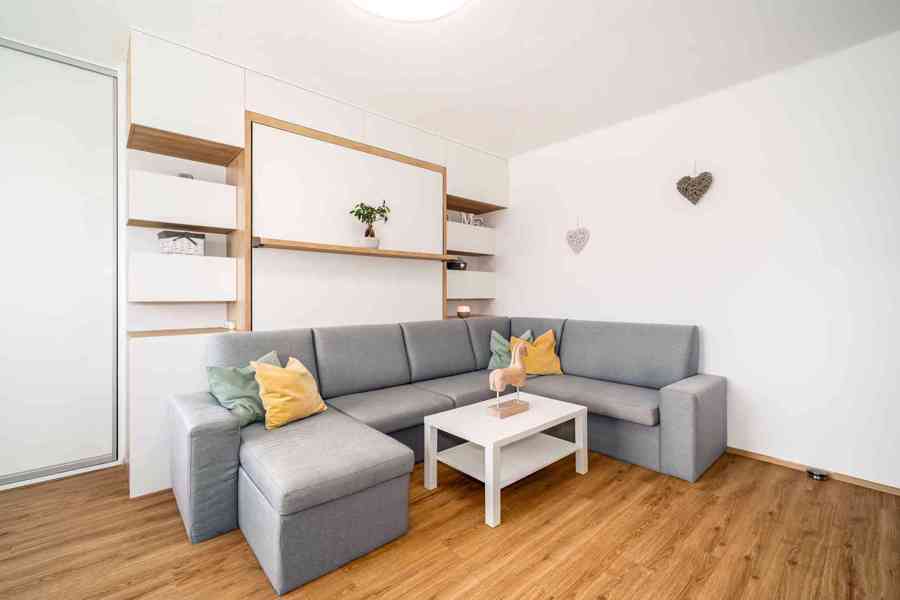 Prodej plně klimatizovaného bytu 2+kk po renovaci - foto 2