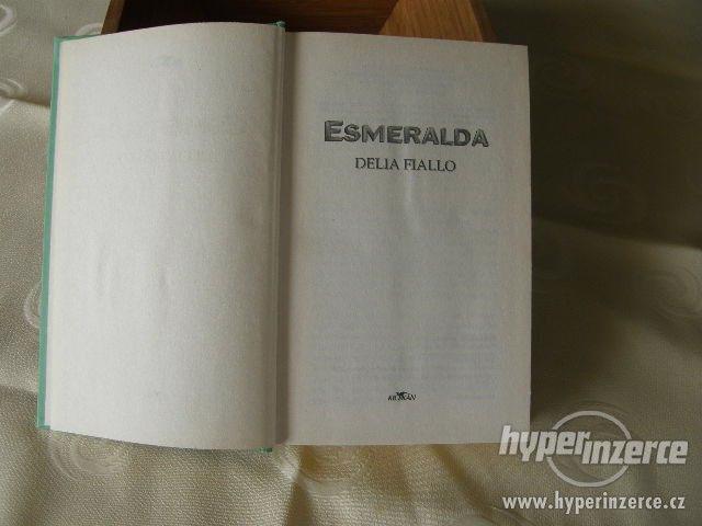 Esmeralda - román - foto 2