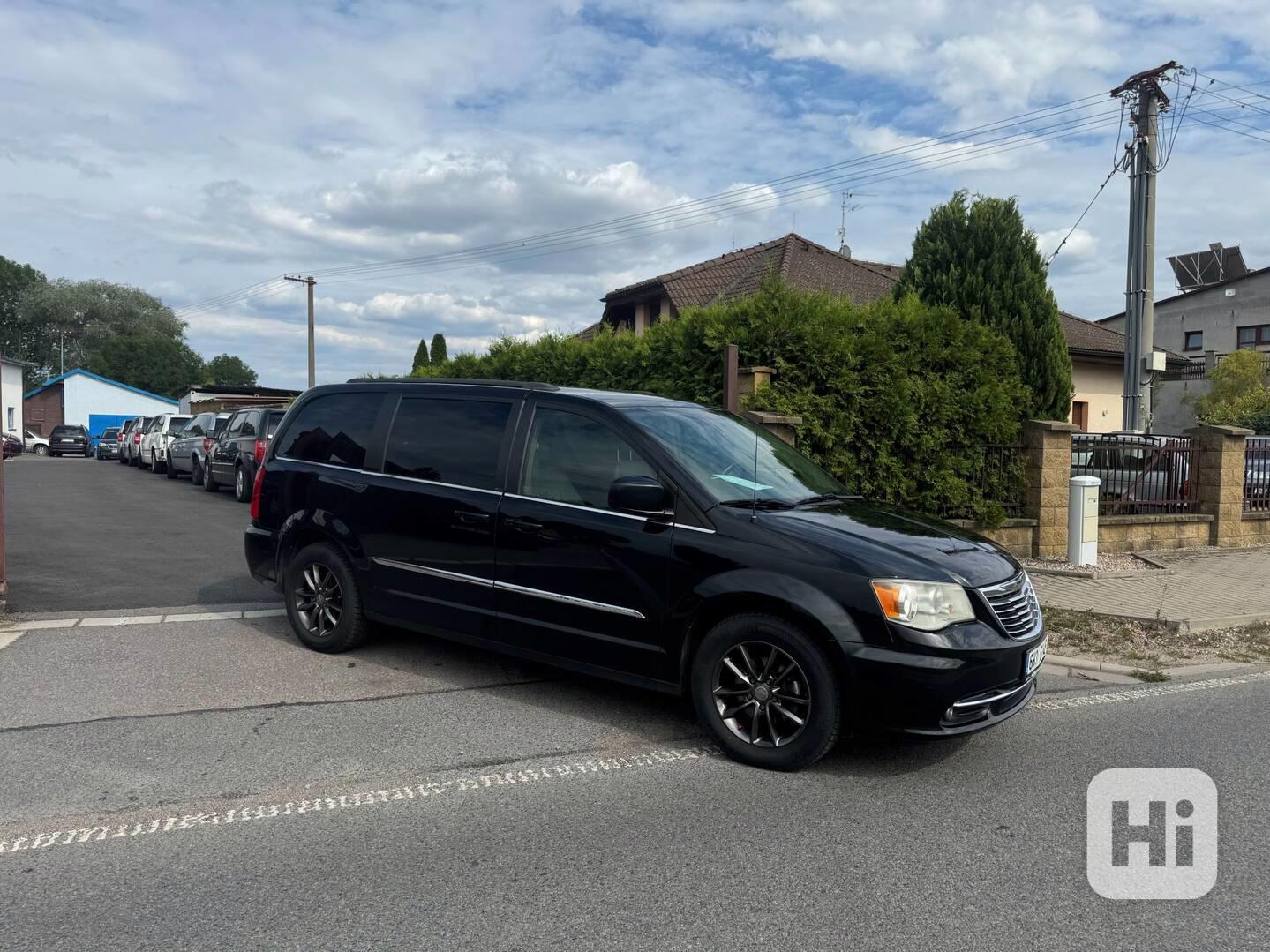 Chrysler Town & Country 3.6 RT Stown DVD RT 2012 - foto 1