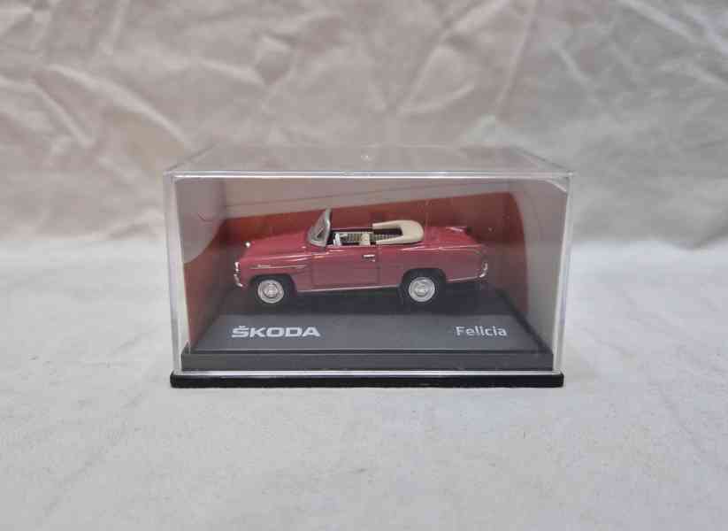 model auta Škoda Felicia Roadster (1963), 1:72 (Abrex) - foto 2