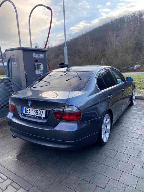 BMW E90 320i LPG zachovalé  - foto 17