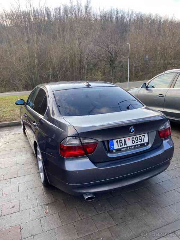 BMW E90 320i LPG zachovalé  - foto 6