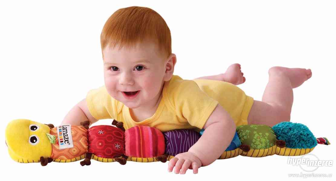 DOPRODEJ, LAMAZE chrastítko hudební housenka. Doprava ZDARMA - foto 1