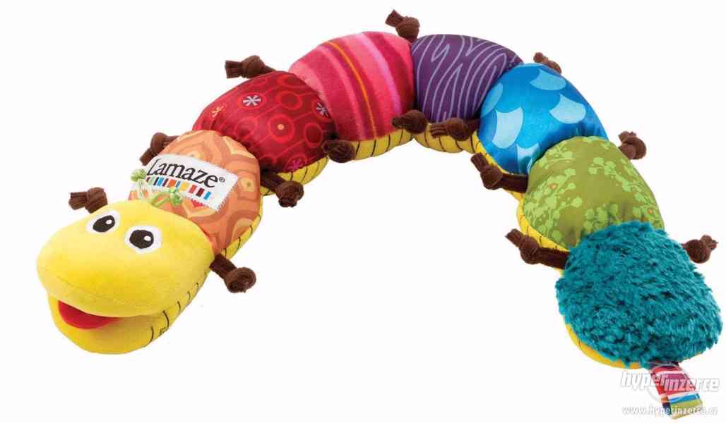 DOPRODEJ, LAMAZE chrastítko hudební housenka. Doprava ZDARMA - foto 2