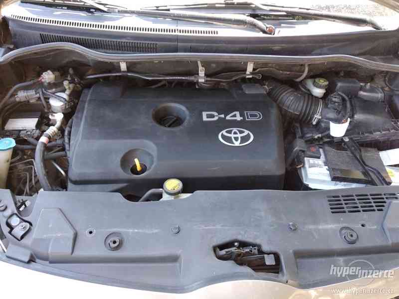 Toyota Corolla Verso 2,2 D-4D, 100 kW - foto 8