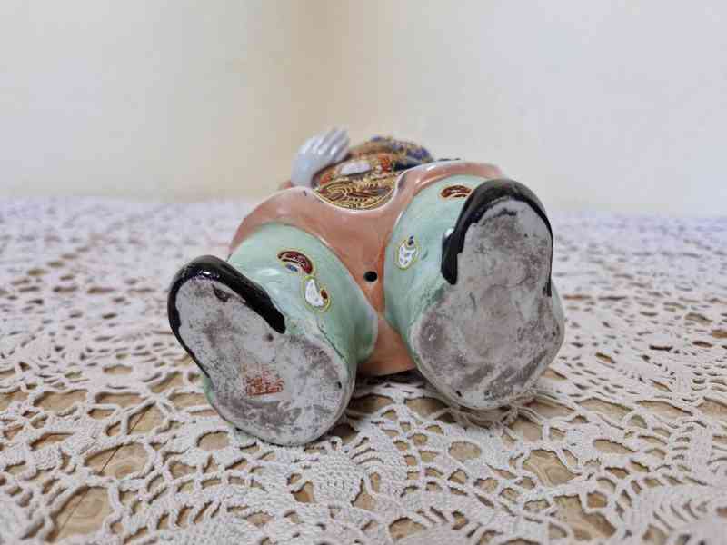 Luxusní Japonská bohatě zdobená soška Bůh Bůžek Satsuma  - foto 7