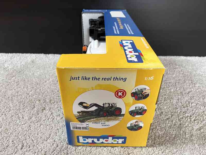 Bruder traktor Fendt 936 Vario + čelní nakladač - foto 4