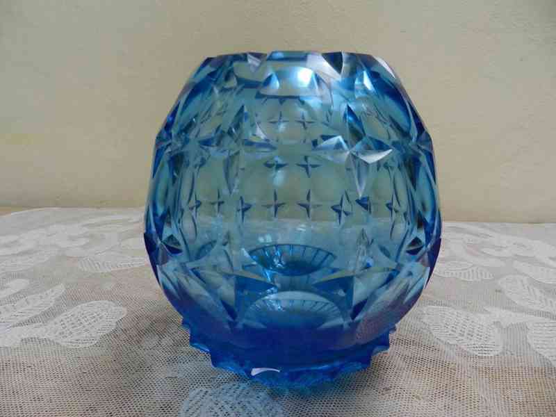Luxusní stará masivní broušená Váza barva modrá Čechy - foto 1