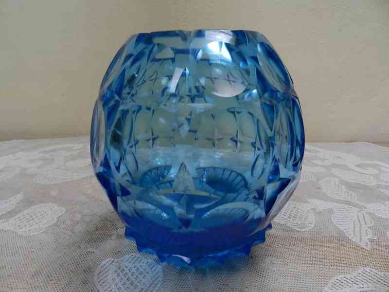 Luxusní stará masivní broušená Váza barva modrá Čechy - foto 2