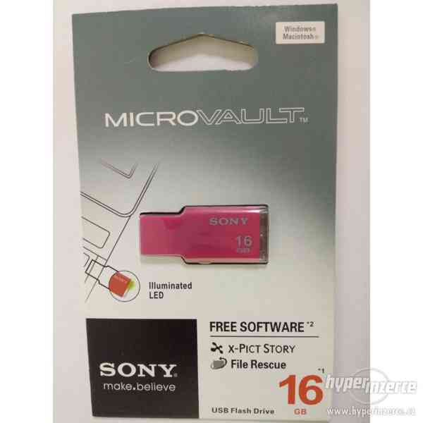 Sony Flash USB 2.0 Micro Vault - 16GB růžový - foto 1