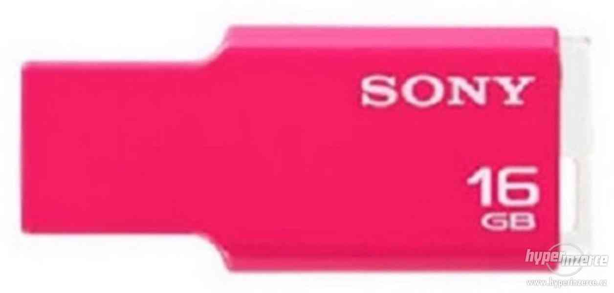 Sony Flash USB 2.0 Micro Vault - 16GB růžový - foto 2