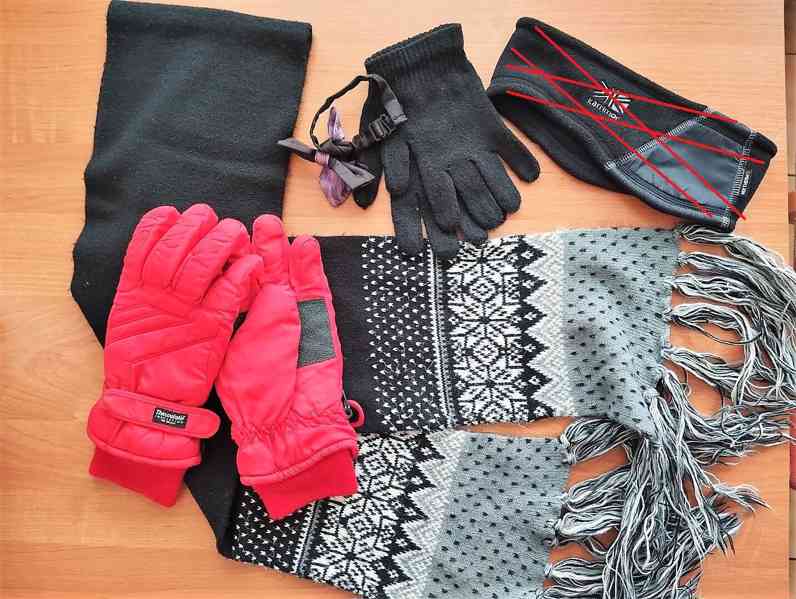 Zimní doplňky (rukavice, šály, čelenka)