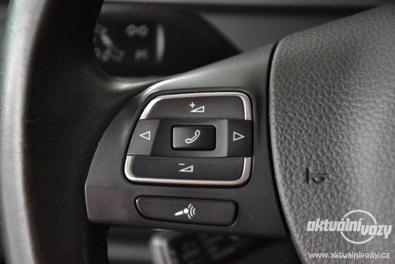 Volkswagen Passat 2.0, nafta, r.v. 2013, navigace, kůže - foto 5