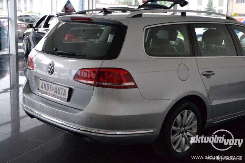 Volkswagen Passat 2.0, nafta, r.v. 2013, navigace, kůže - foto 12