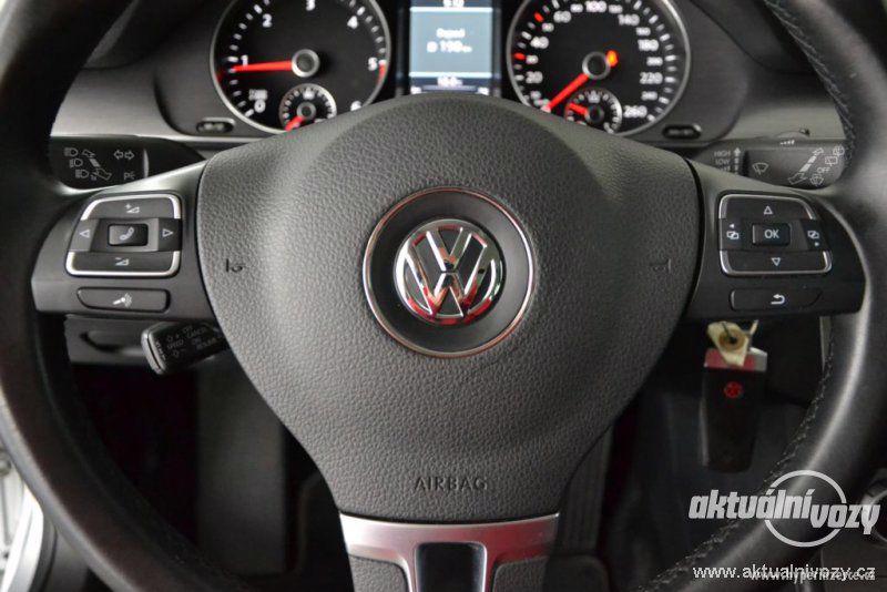 Volkswagen Passat 2.0, nafta, r.v. 2013, navigace, kůže - foto 19