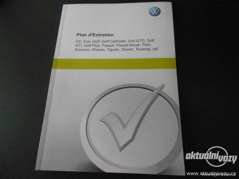 Volkswagen Passat 2.0, nafta, r.v. 2013, navigace, kůže - foto 24