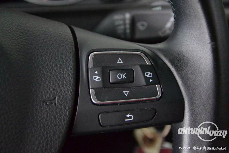 Volkswagen Passat 2.0, nafta, r.v. 2013, navigace, kůže - foto 31