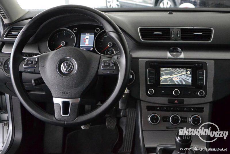 Volkswagen Passat 2.0, nafta, r.v. 2013, navigace, kůže - foto 32