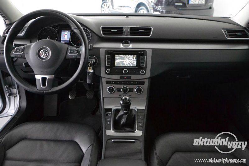 Volkswagen Passat 2.0, nafta, r.v. 2013, navigace, kůže - foto 34