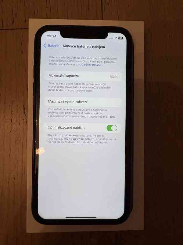 Apple iPhone 11 Black 64GB - jako nový - foto 3