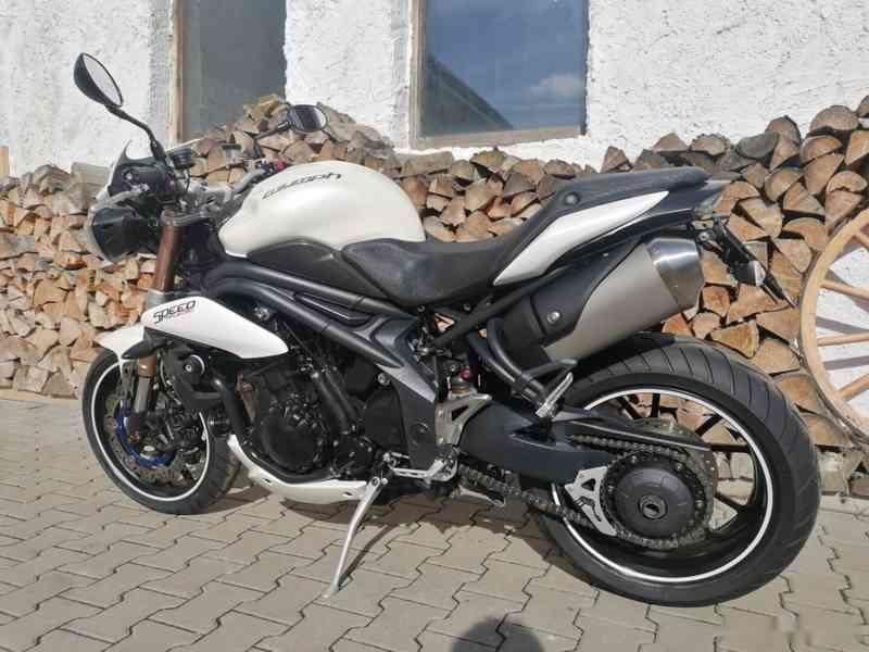 TRIUMPH SPEED TRIPLE 1050 ABS - foto 8