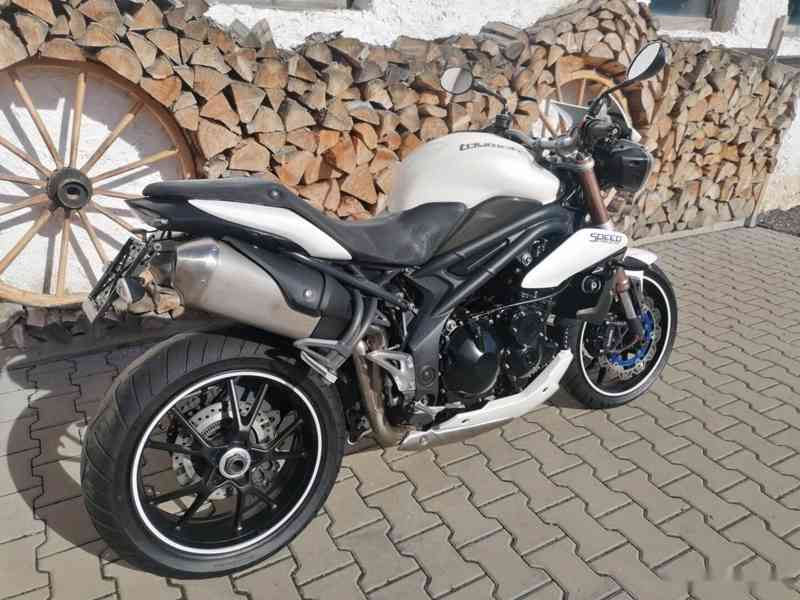 TRIUMPH SPEED TRIPLE 1050 ABS - foto 3