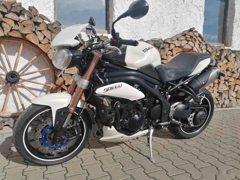 TRIUMPH SPEED TRIPLE 1050 ABS - foto 6