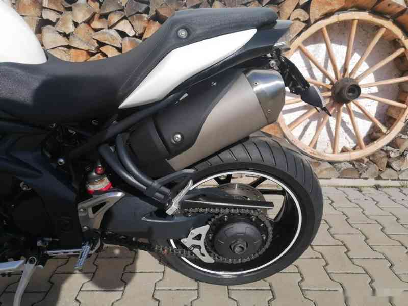 TRIUMPH SPEED TRIPLE 1050 ABS - foto 10