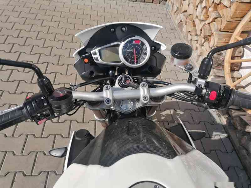 TRIUMPH SPEED TRIPLE 1050 ABS - foto 11