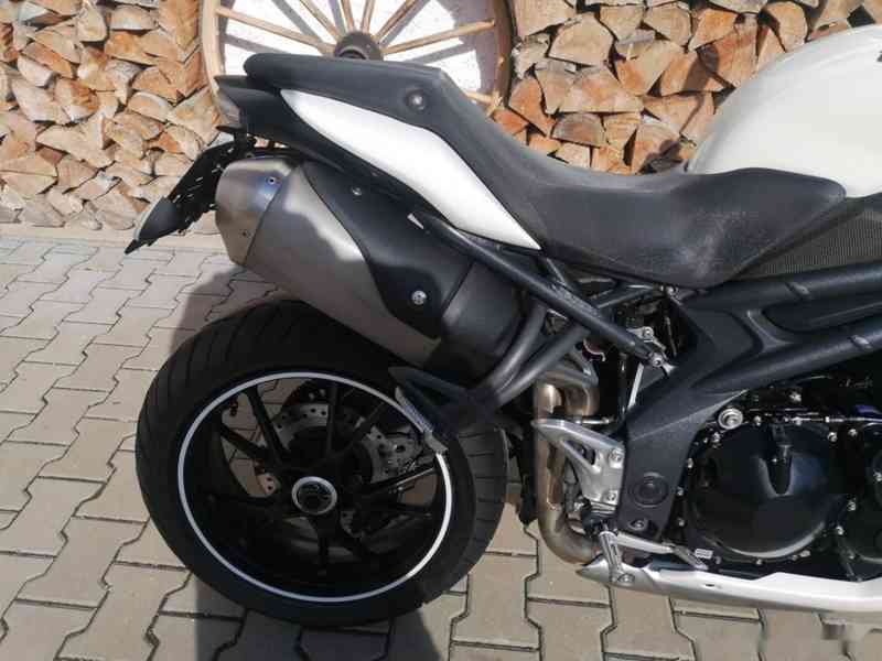 TRIUMPH SPEED TRIPLE 1050 ABS - foto 5